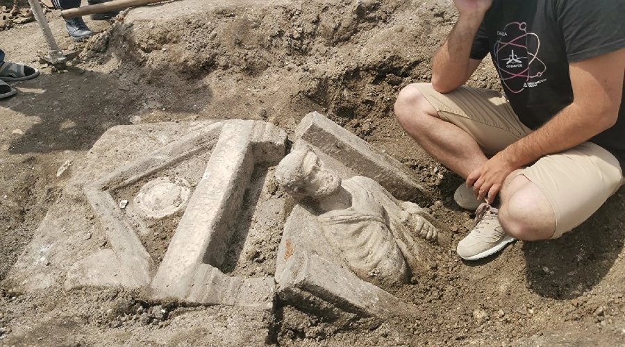 Погребальная стела государственного мужа Аристона II века до н.э. с раскопок в южном пригороде Херсонеса