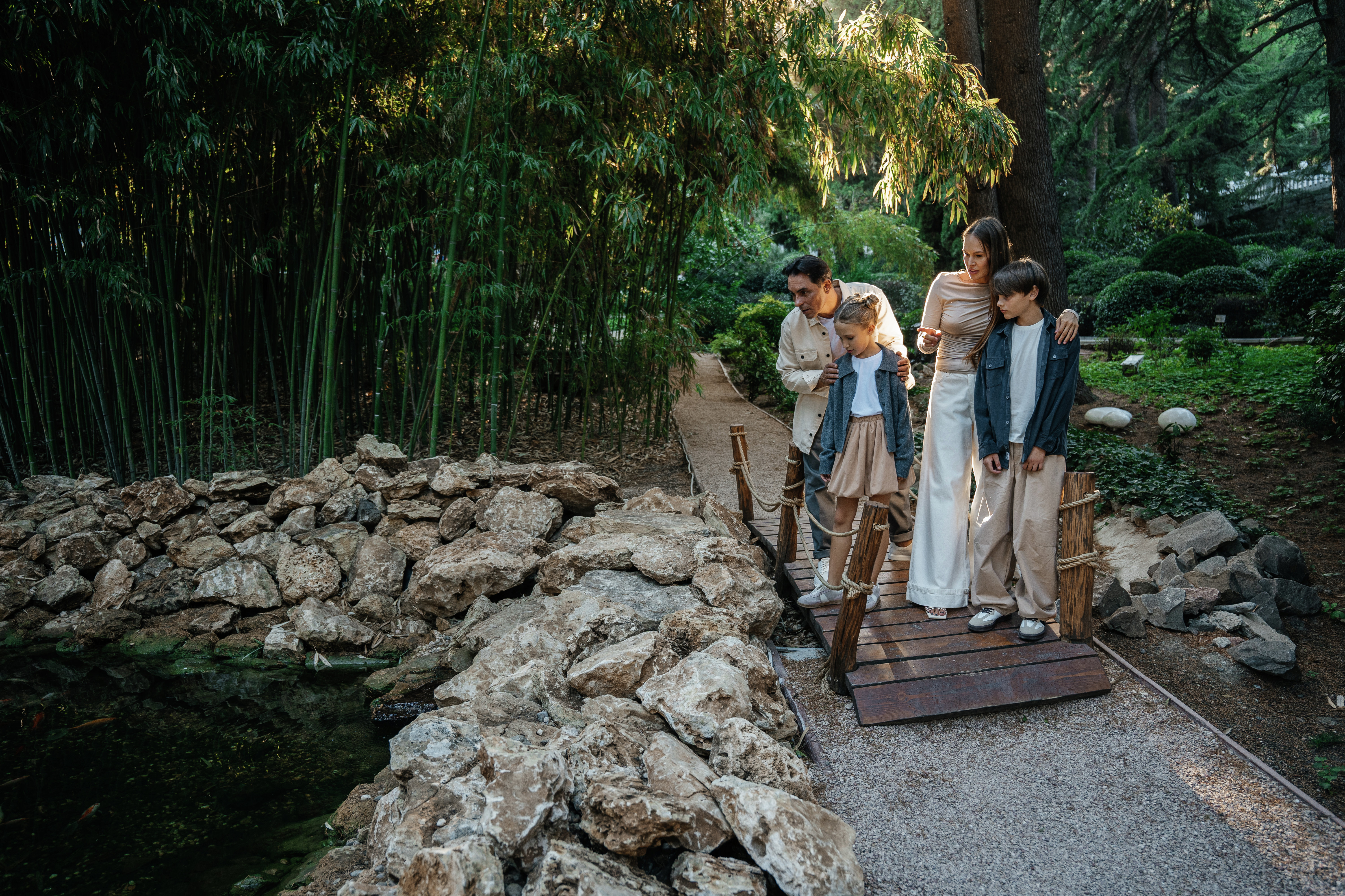 Семья в парке отеля MORE SPA &amp; RESORT 