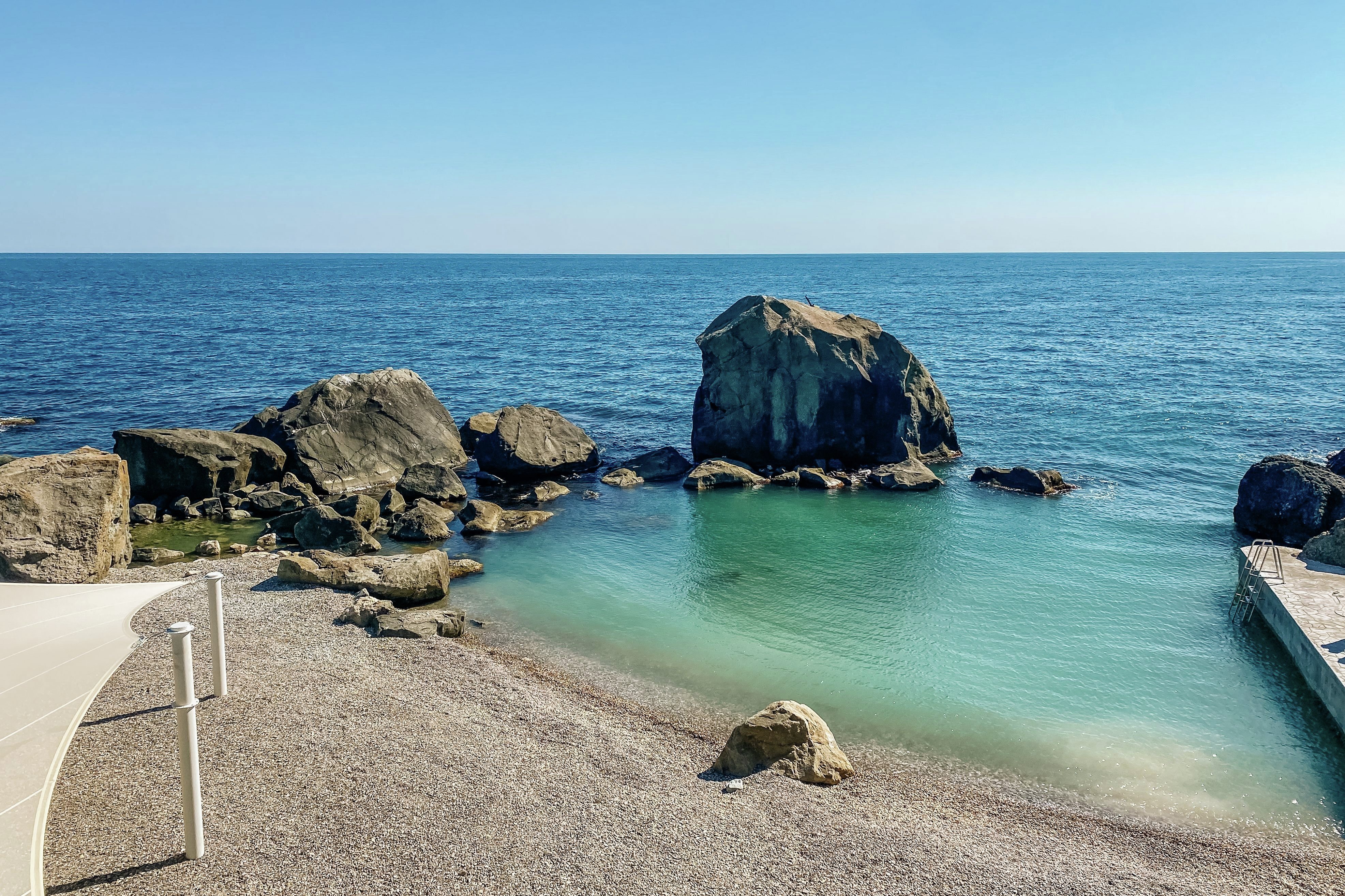 Пляж детского противотуберкулёзного санатория «Алупка» Пляж детского противотуберкулёзного санатория «Алупка»