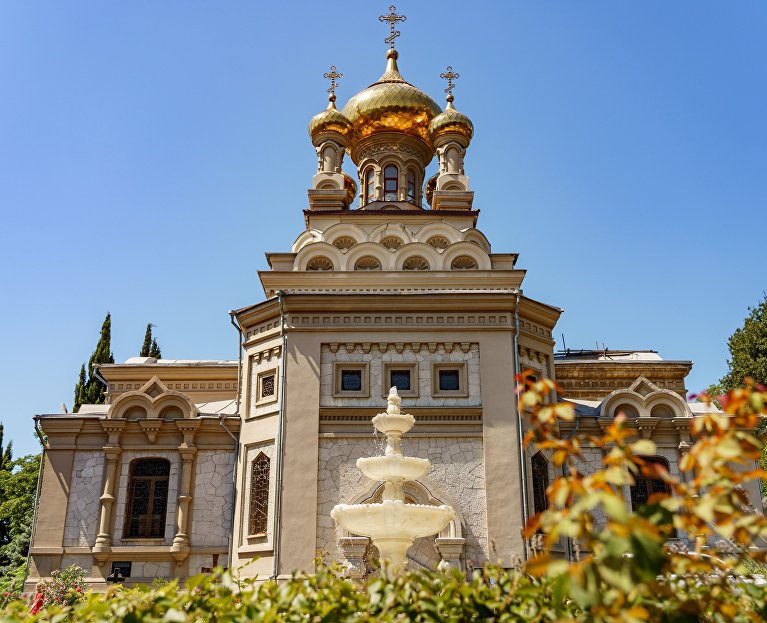 Храм Архангела Михаила в Алупке