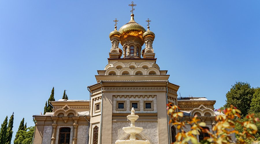 Храм Архангела Михаила в Алупке