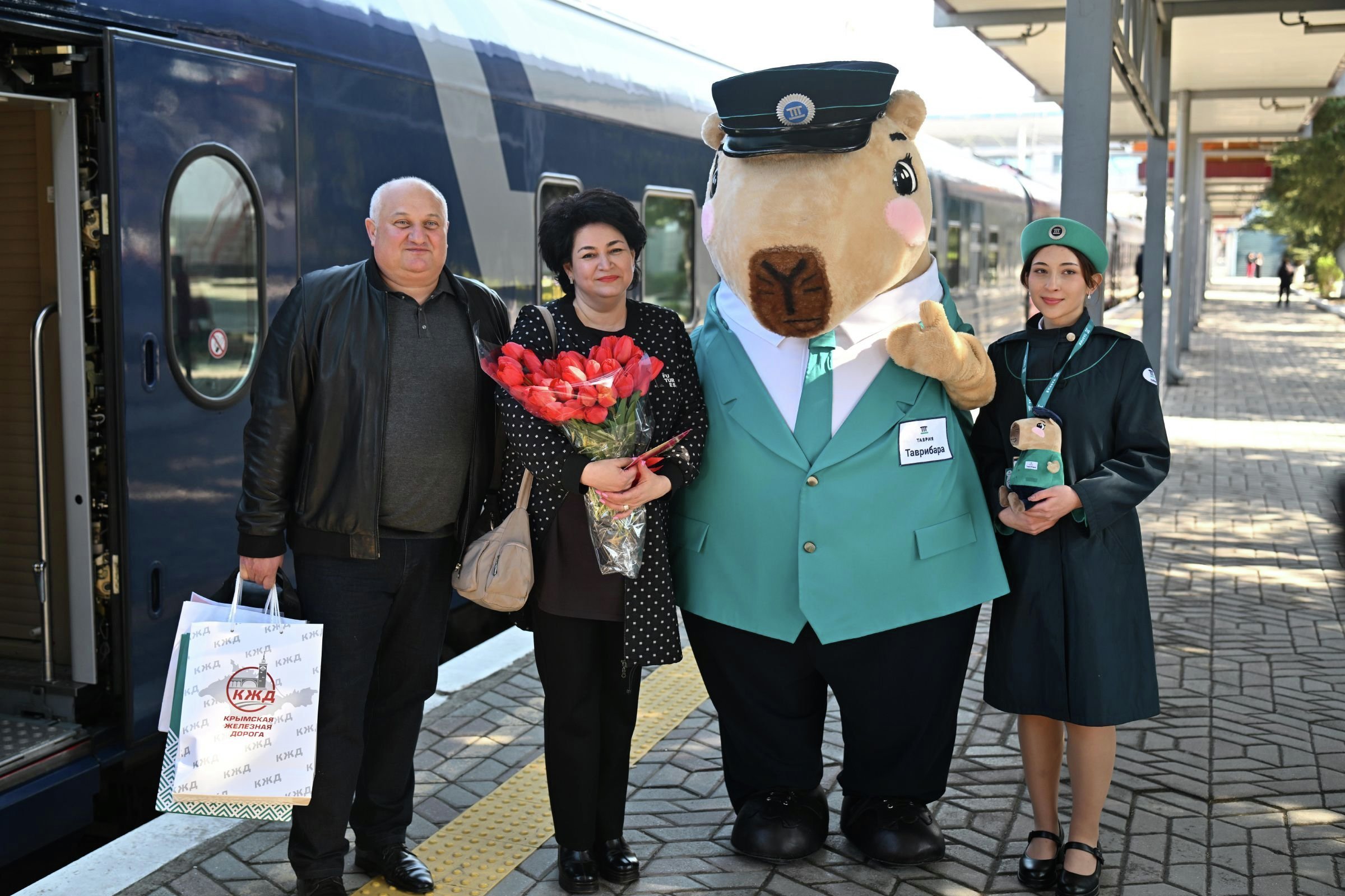 25-миллионный пассажир &amp;laquo;Таврии&amp;raquo; Надежда Кутайсова с супругом