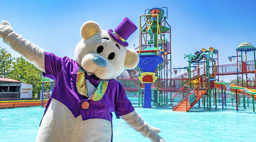 Аквапарк в курортном комплексе «Азовский» Аквапарк в курортном комплексе «Азовский»