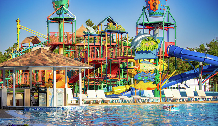 Аквапарк в курортном комплексе «Азовский» Аквапарк в курортном комплексе «Азовский»