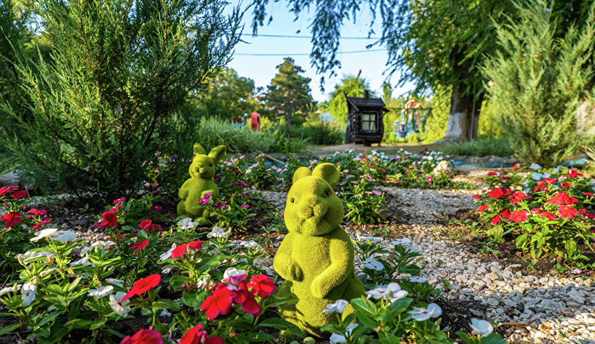 Территория курортного комплекса «Азовский» Территория курортного комплекса «Азовский»