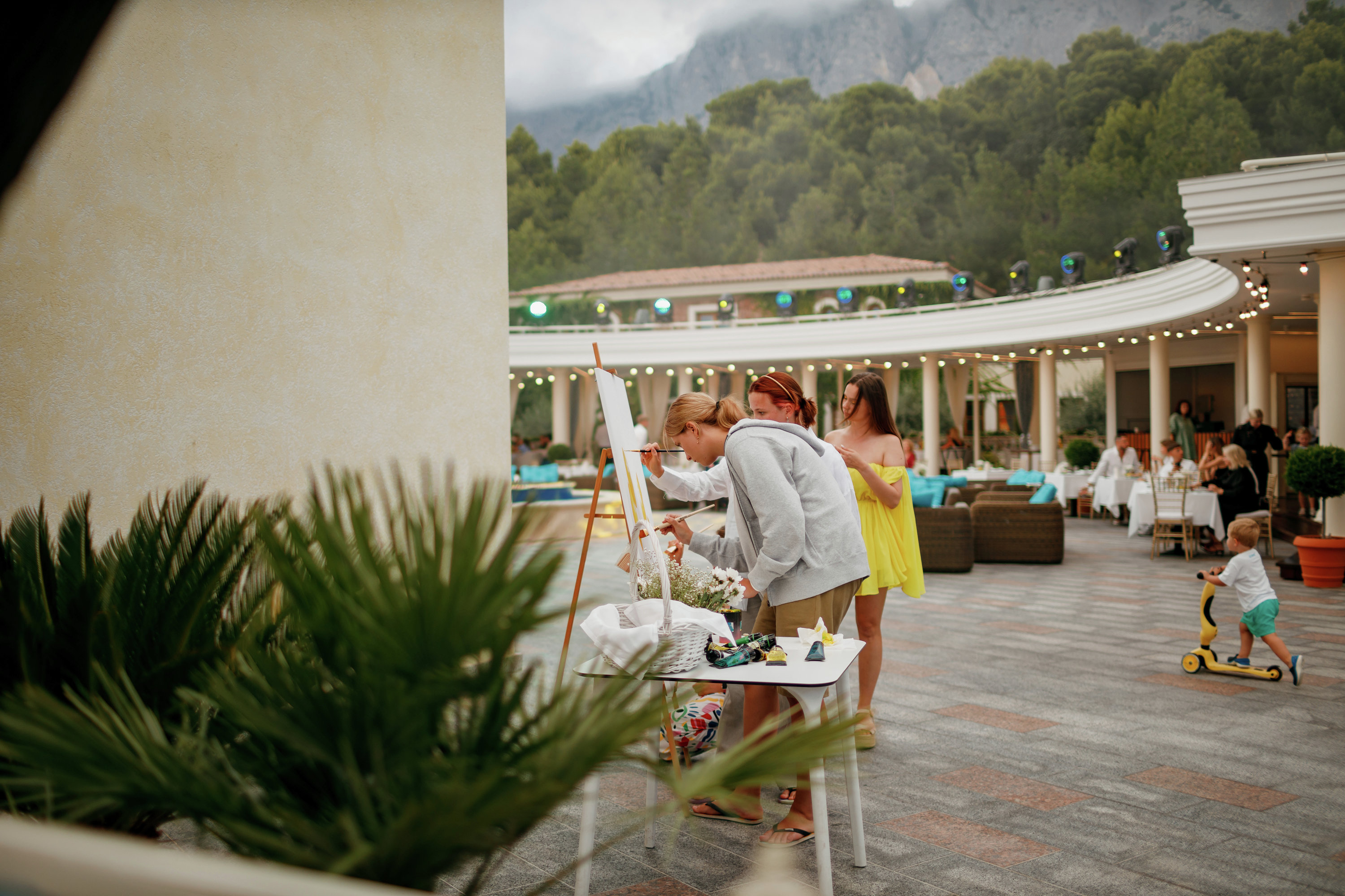 Территория отеля «Крымский Бриз Hotel & Villas» 5* Территория отеля «Крымский Бриз Hotel & Villas» 5*