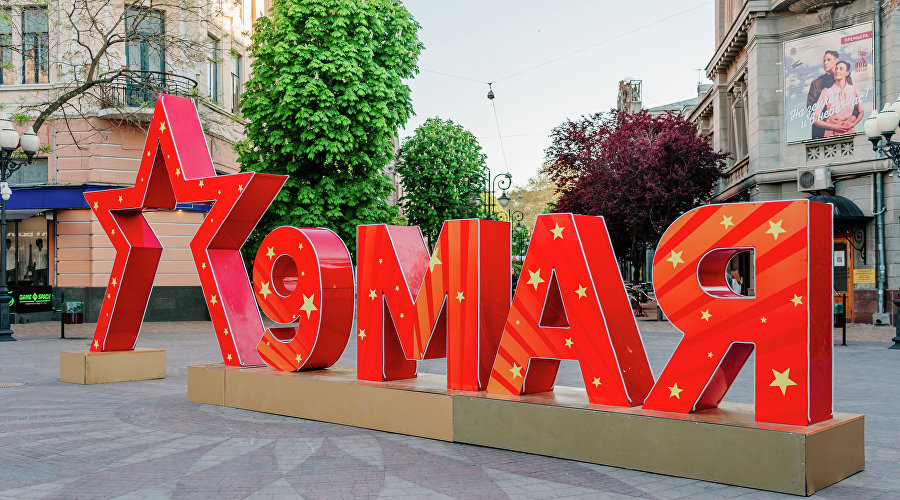 Инсталляция ко Дню Победы, установленная в Симферополе