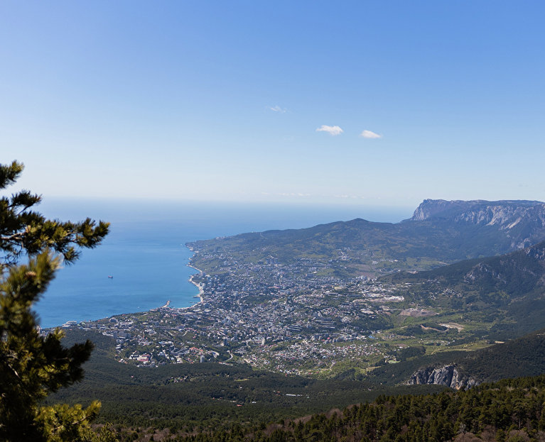 Вид на Южный берег Крыма с территории кордона «Красный камень»