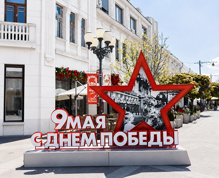 Инсталляция ко Дню Победы, установленная в Симферополе