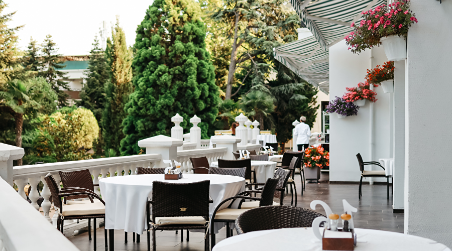 Гастробистро «Веранда» на террасе отеля Riviera Sunrise Resort & SPA 5*