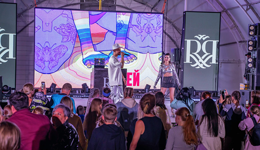 Вечернее шоу в отеле Riga Village Resort Вечернее шоу в отеле Riga Village Resort