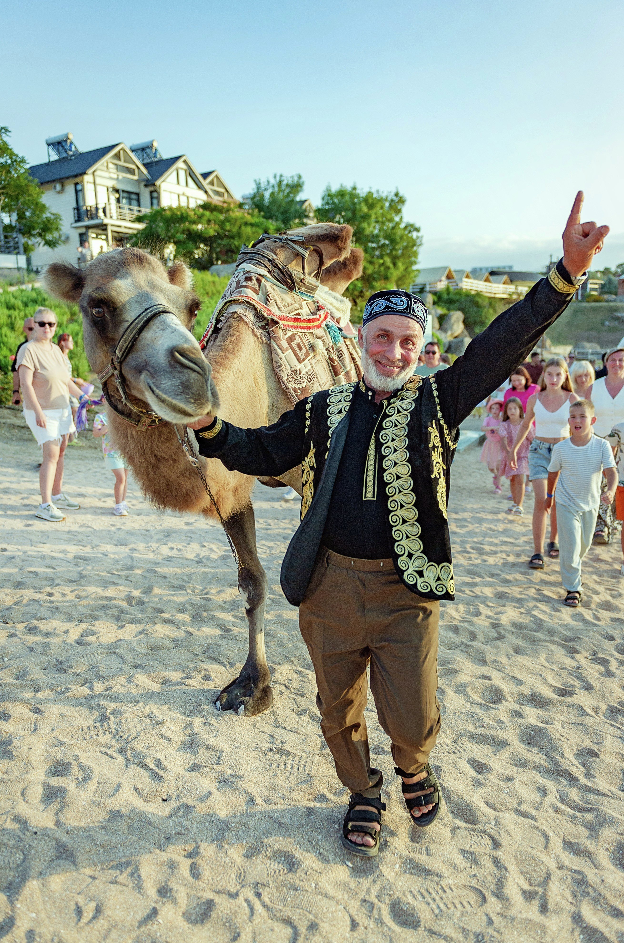 Верблюд на пляже отеля Riga Village Resort 