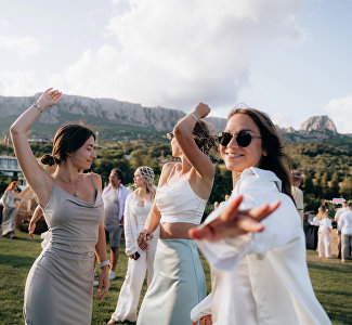 Афиша Крыма в выходные: вечеринка Sunset Vibes, купальские гуляния и пляжные активности