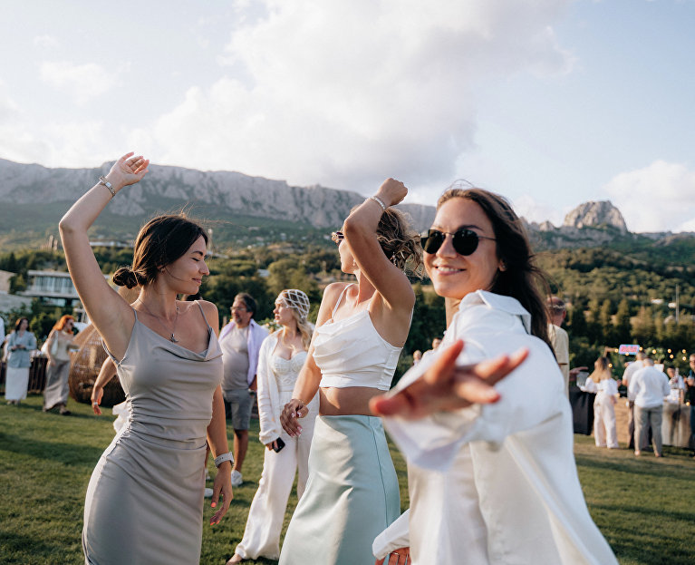 Вечеринка Sunset Vibes на территории Винного парка WINEPARK   