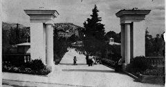 Вход в Приморский парк Алушты (начало 1960-х годов) Вход в Приморский парк Алушты (начало 1960-х годов)