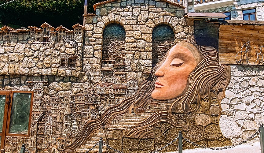 Улица Калинина в Алупке