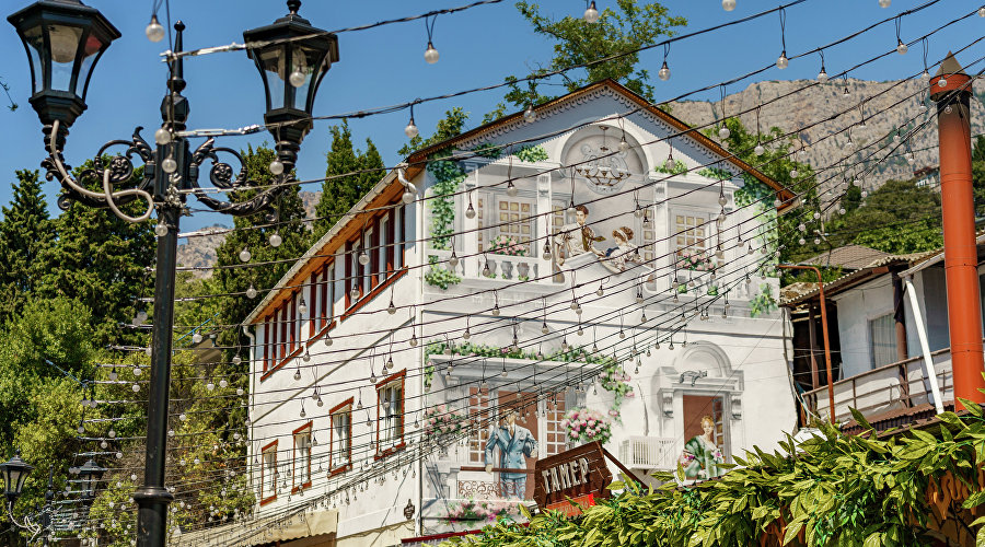 Улица Фрунзе (Воронцовская) в Алупке