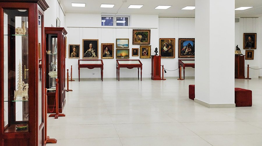 Зал постоянной экспозиции Симферопольского художественного музея