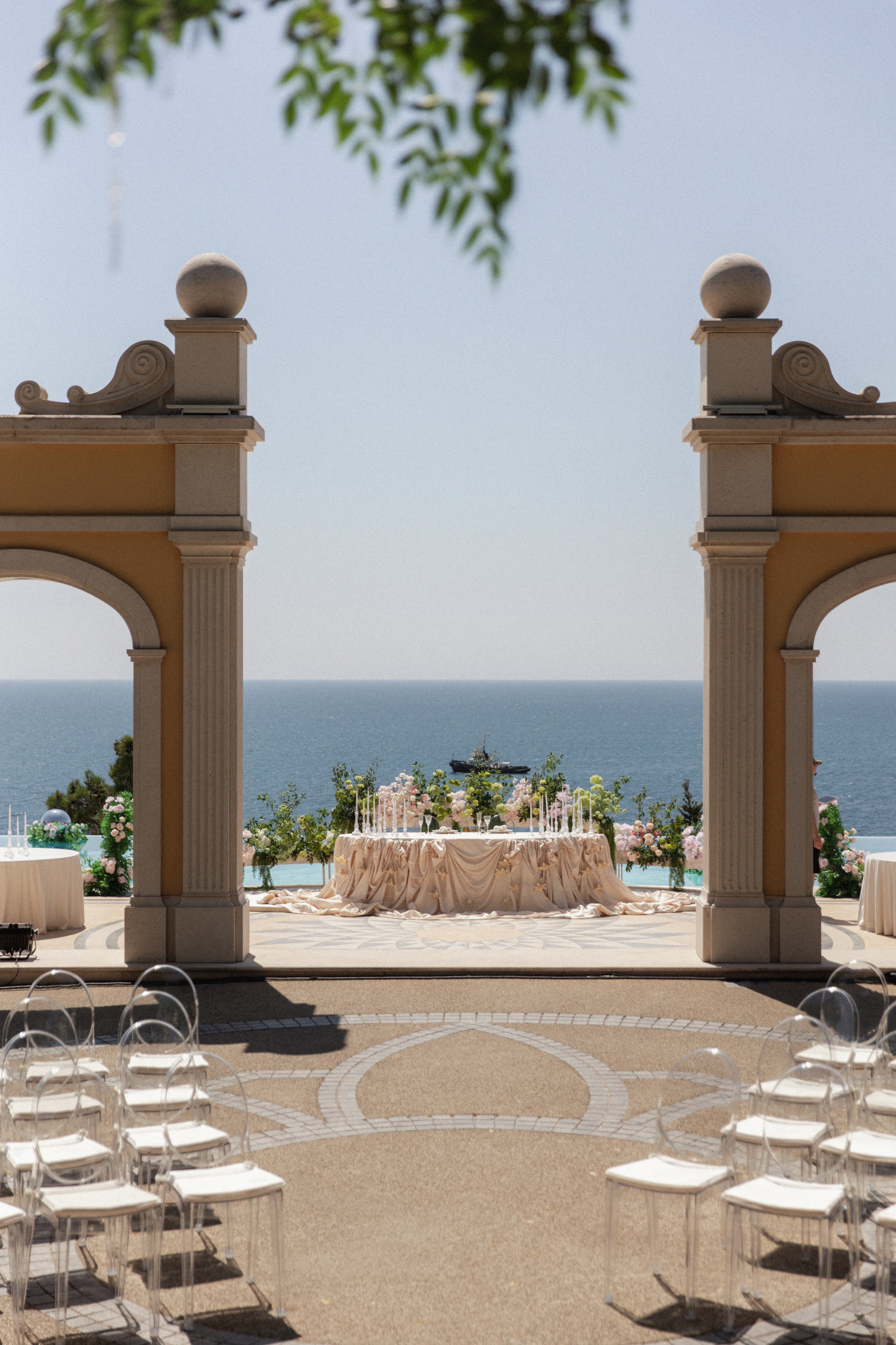 Территория отеля &amp;laquo;Крымский Бриз Hotel &amp; Villas&amp;raquo;