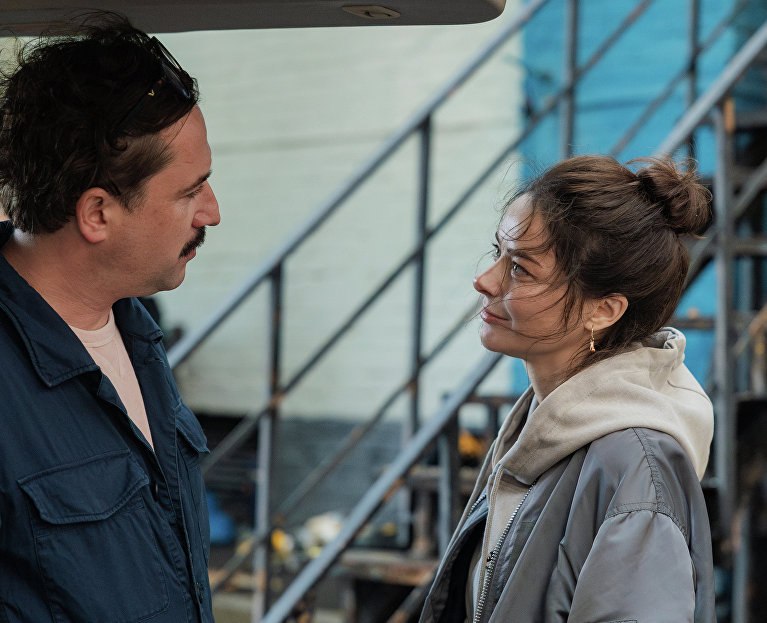 Егор Корешков и Марина Александрова на съёмках сериала «Большая семейка» 