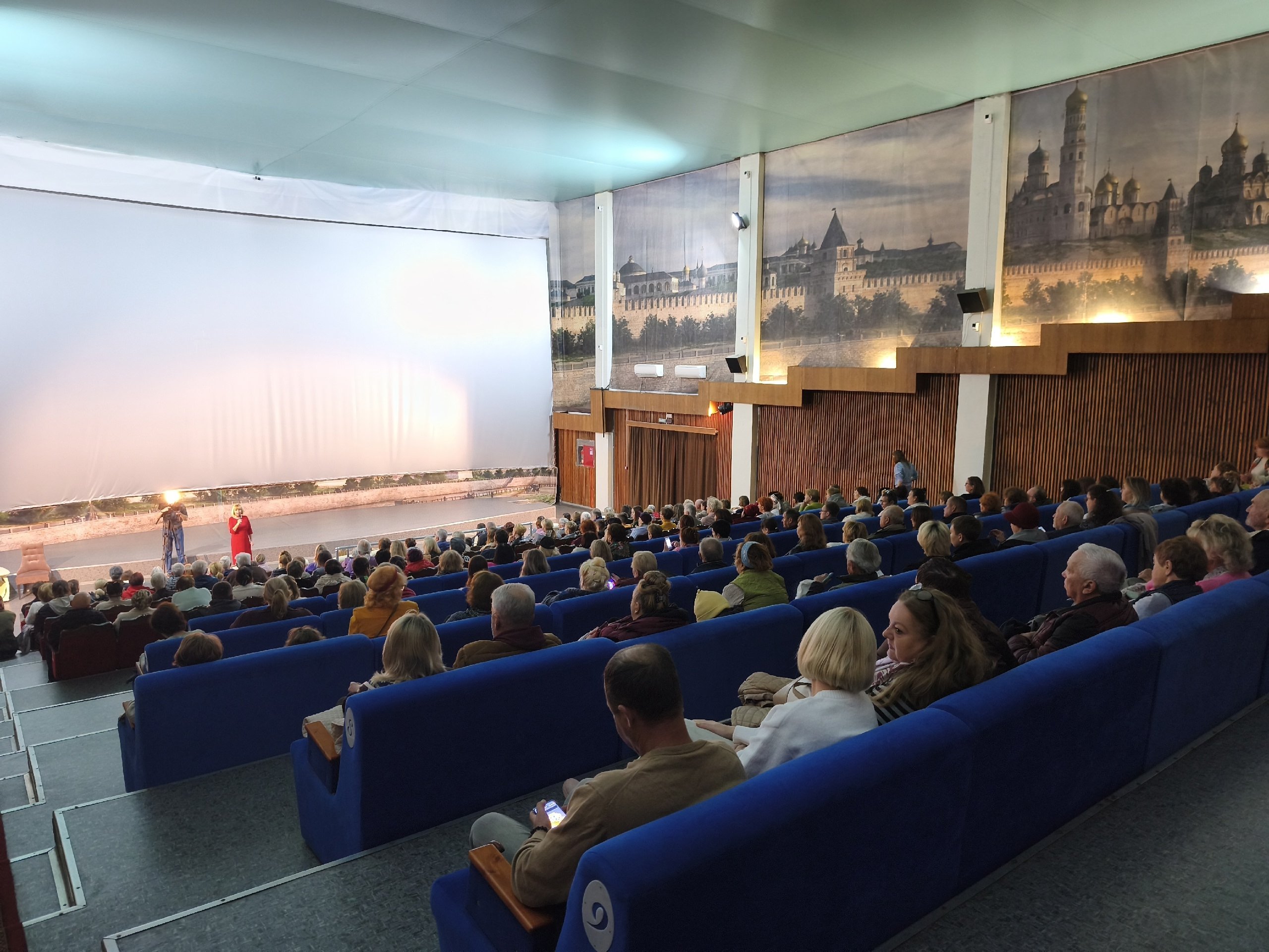 Кинопоказ в рамках фестиваля «Святой Владимир» Кинопоказ в рамках фестиваля «Святой Владимир»