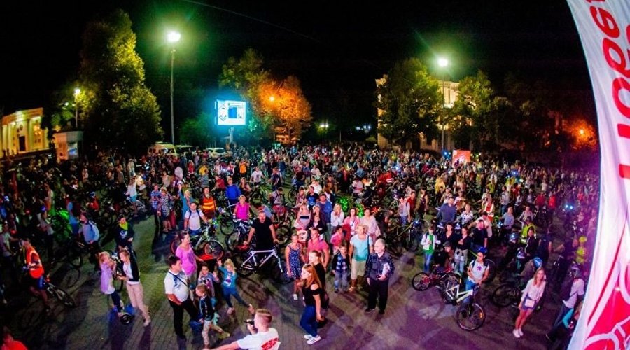 Участники ежегодного фестиваля «ВелоНочь» в Севастополе