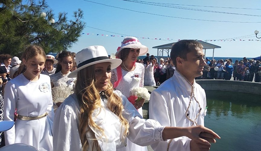 Участники акции «Белый цветок»