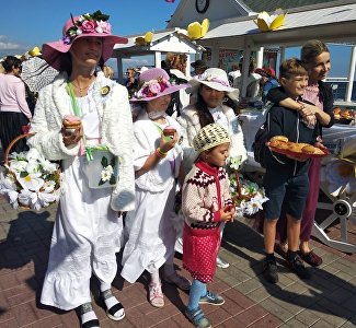 Добрый праздник в тёплой Алуште: фото акции «Белый цветок»