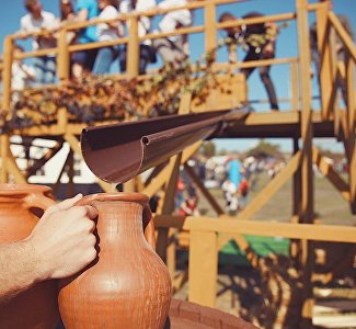 Море солнца, вина и музыки: в Балаклаве стартовал WineFest