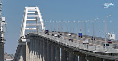 Машины на Крымском мосту
