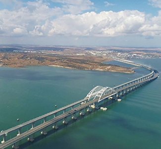 Величественный и современный: взгляд на Крымский мост с коптера