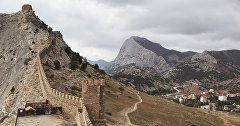 Вид на гору Сокол с Генуэзской крепости