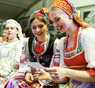 Концерт, танцы и флешмобы: День России вместе с арт-кластером «Таврида»