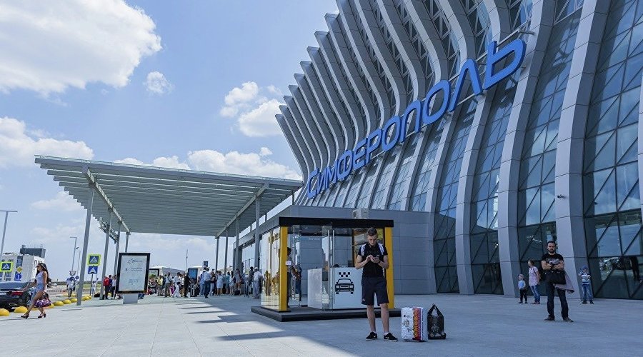 Стойка для заказов такси в аэропорту Симферополь