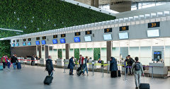 Пассажиры в аэропорту Симферополь