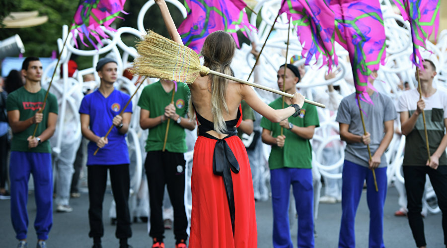 Карнавальное шествие фестиваля «Алушта.Green»