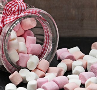 Сладости, книги, валенки: что туристы покупают в путешествиях по России