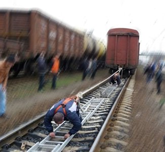 Силачи планируют установить рекорд к запуску поездов по Крымскому мосту