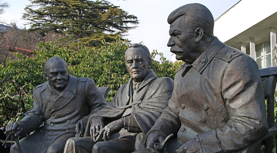 Памятник Сталину, Рузвельту и Черчиллю