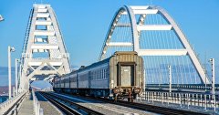 Поезд на Крымском мосту