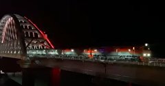 Видео проезда поезда по Крымскому мосту