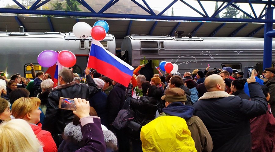 Встреча первого поезда в Севастополе