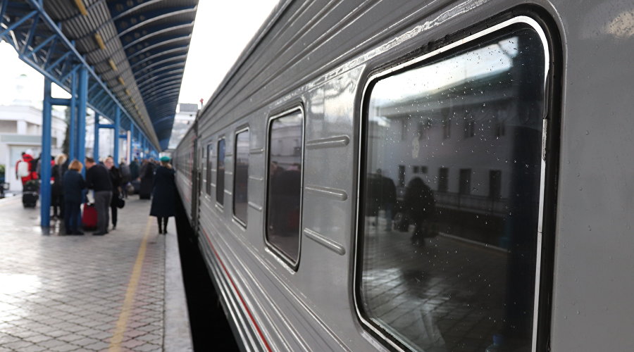 Поезд на вокзале Севастополя
