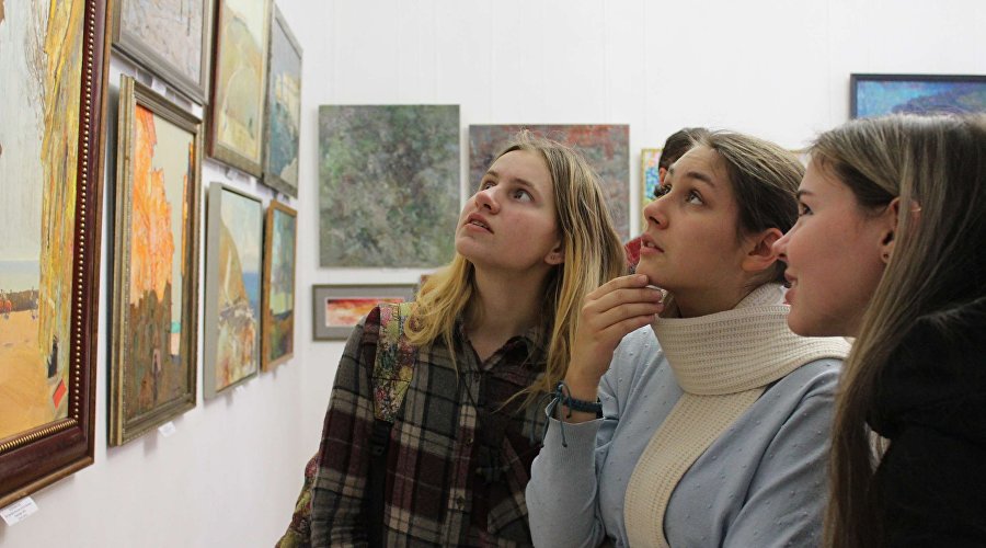 Посетители Симферопольского художественного музея