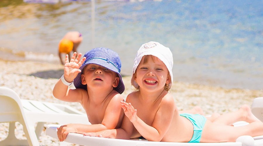 Дети на пляже Golden Family Resort