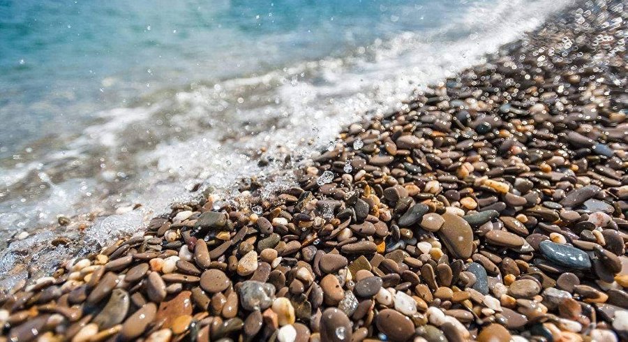 Галечные пляжи Крыма: где найти чистое море и живописный берег