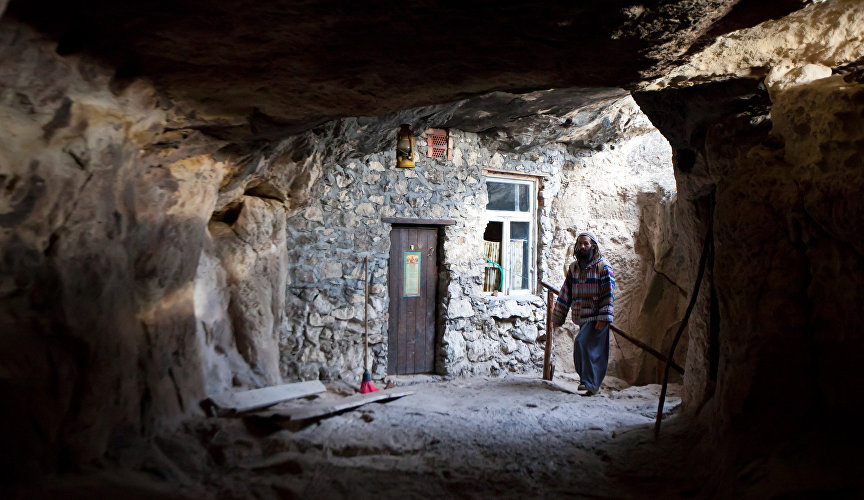 На территории пещерного монастыря Шулдан