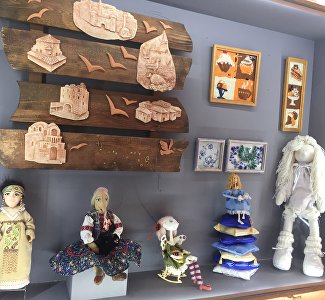 Женские костюмы разных народов мира представили в Крыму